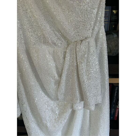 NWT Gigii’s Snowy Sequin Dress In White Size Medium MSRP $461 - Picture 5 of 10